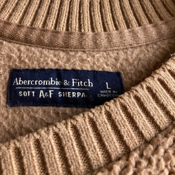 Women’s Soft A & F Sherpa Size Large EUC Carmel Brown - Picture 2 of 3